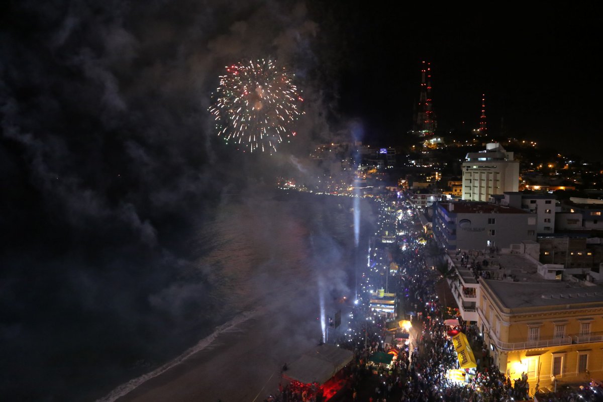Inician las fiestas del Carnaval de Mazatlán con espectáculo Combate Naval