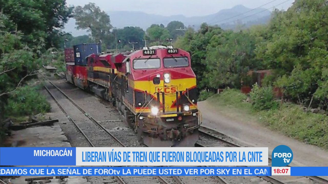 Liberan vías de tren bloqueadas por la CNTE en Michoacán