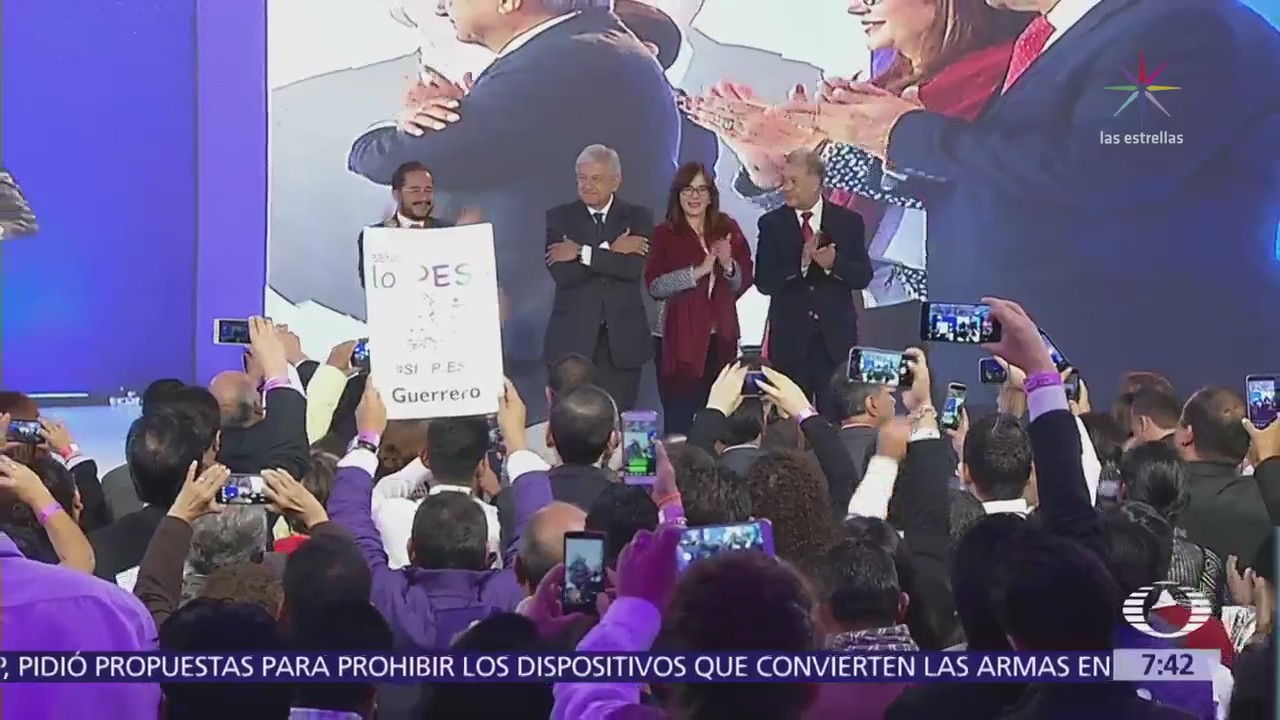 López Obrador rindió protesta como candidato presidencial de Encuentro Social