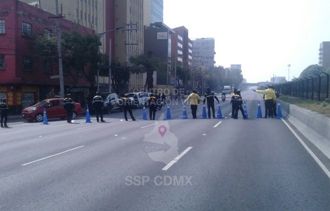 Manifestación bloquea la circulación frente a instalaciones de Segob