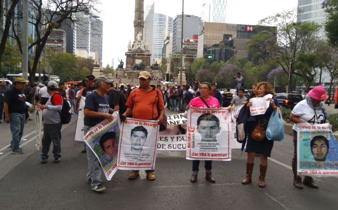 marchan cdmx 41 meses caso ayotzinapa