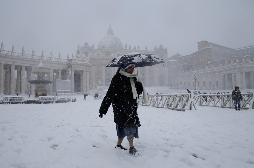 Nevada poco habitual cubre a Italia de blanco; cierran escuelas en Roma