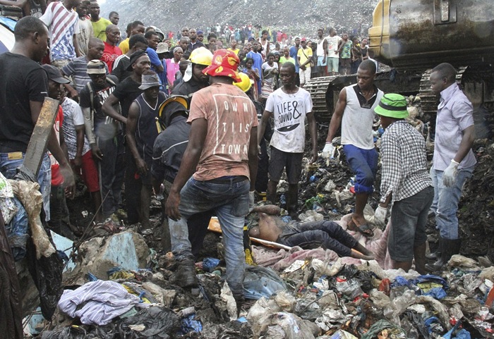 Mueren 17 personas sepultadas por un cerro de basura en Mozambique