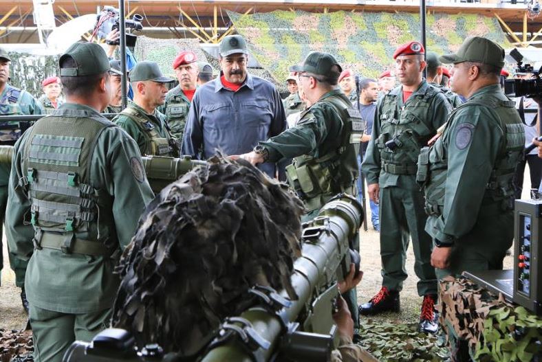Maduro lidera ejercicios militares ante supuestos llamados de golpe de Estado