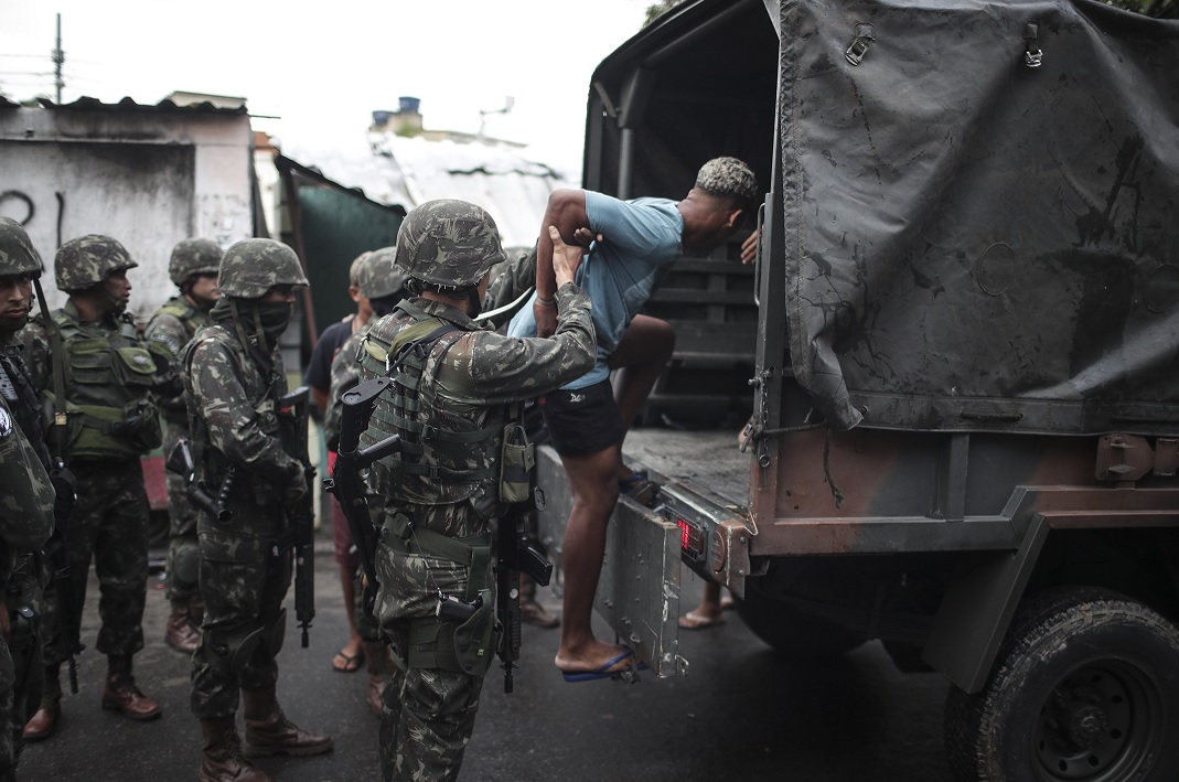 Tres mil militares participan en megaoperativo contra narcotráfico en Río de Janeiro