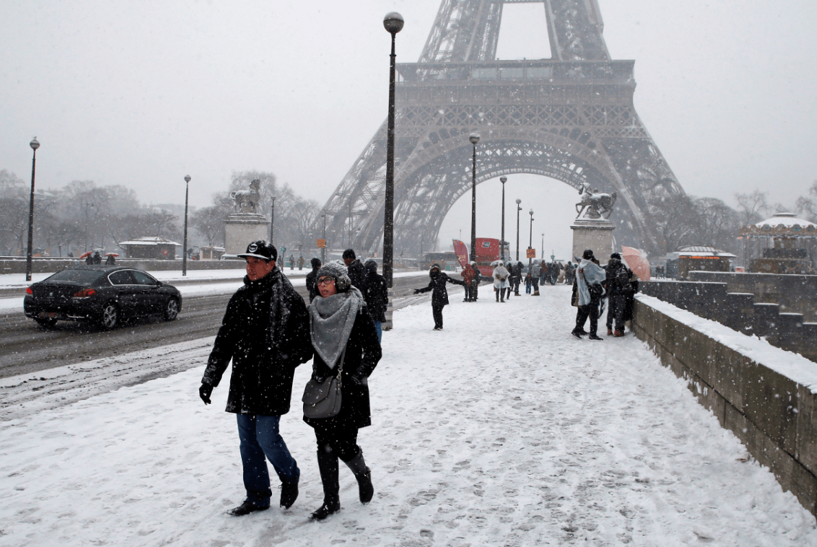 Cierran los principales monumentos de París debido a gran nevada