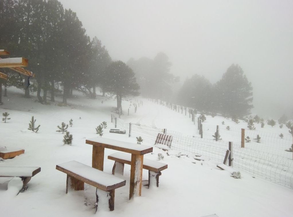 Cierran tránsito en Nevado de Colima por nieve y granizo