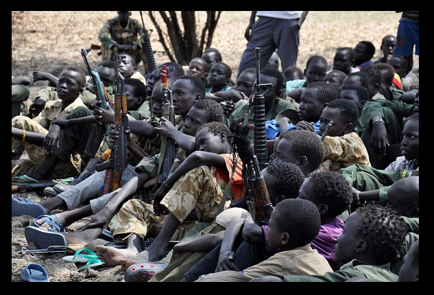 Niños y jóvenes soldados en Sudán del Sur. (Getty Images, archivo)