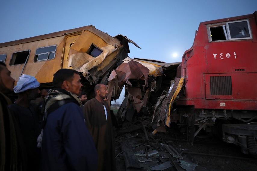 Choque de trenes deja 12 muertos y 20 heridos en Egipto