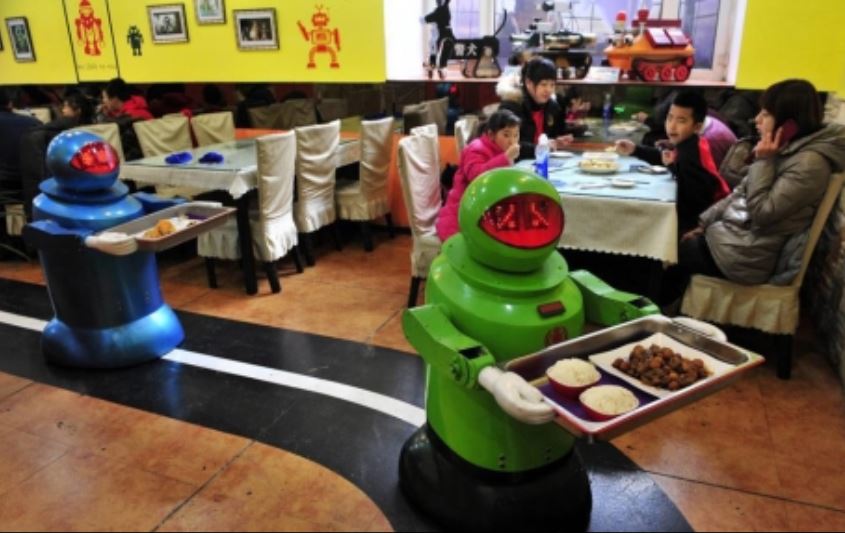 China usa robots para atender los restaurantes de varias autopistas