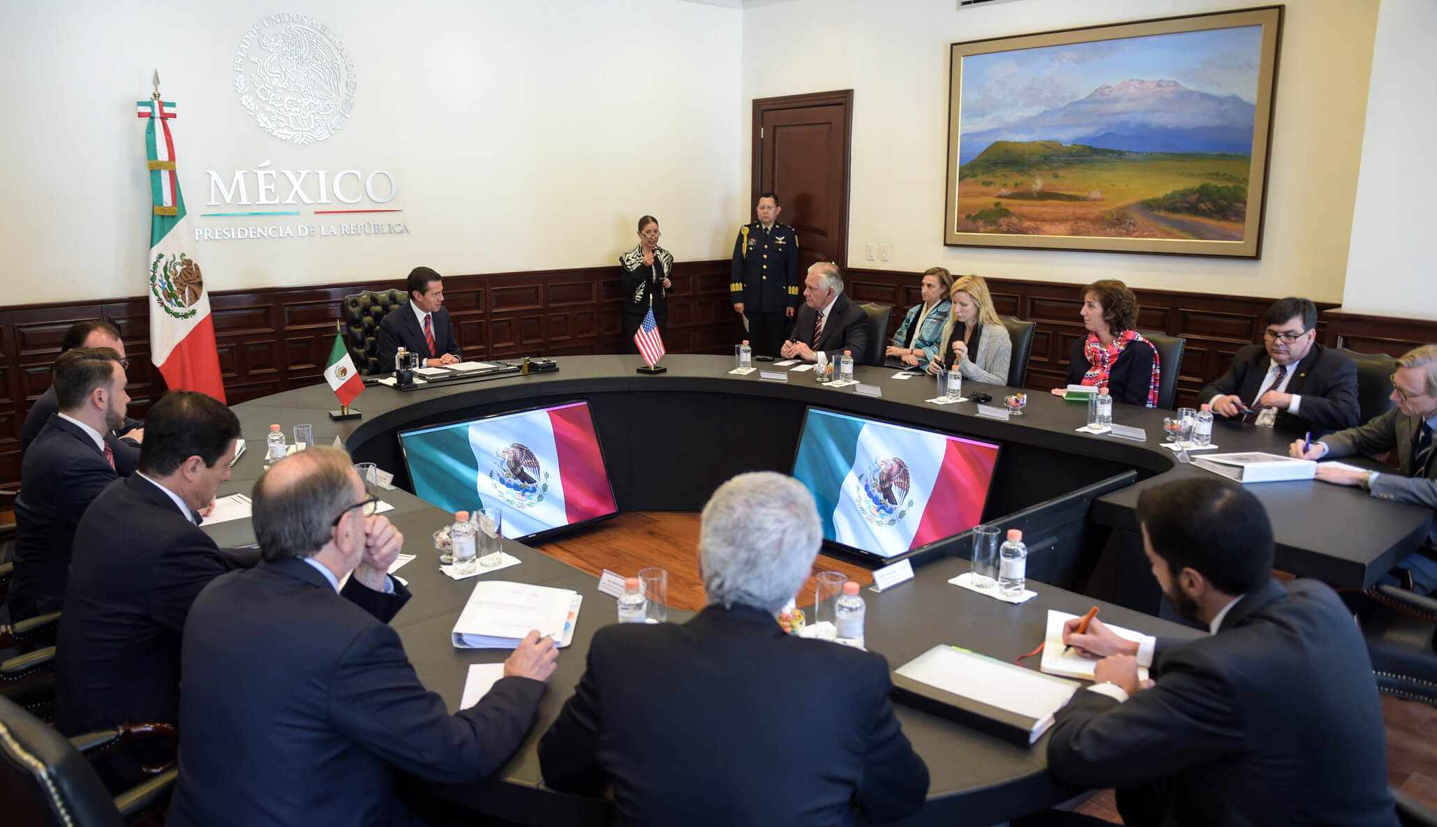 Peña Nieto se reúne con Rex Tillerson en Los Pinos