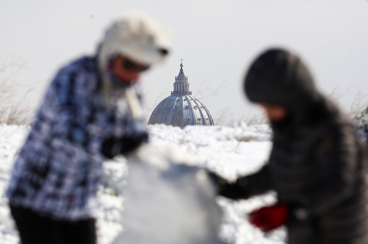 Roma-cubierta-de-nieve-por-la-ola-de-frio-siberiano-burian-que-cayo-en-italia-1
