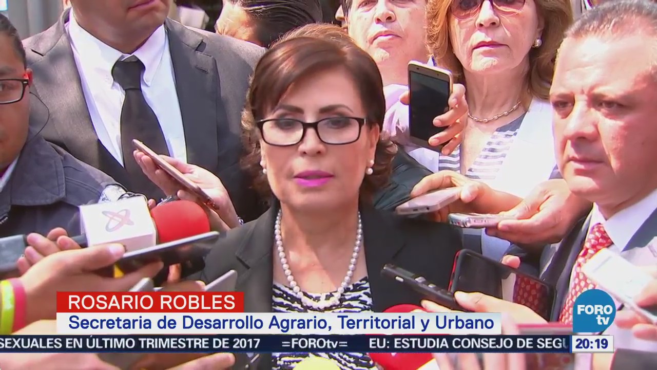 Rosario Robles se presenta en la PGR