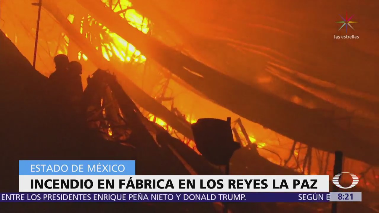 Se registra incendio en fábrica de muebles de Los Reyes La Paz, Edomex