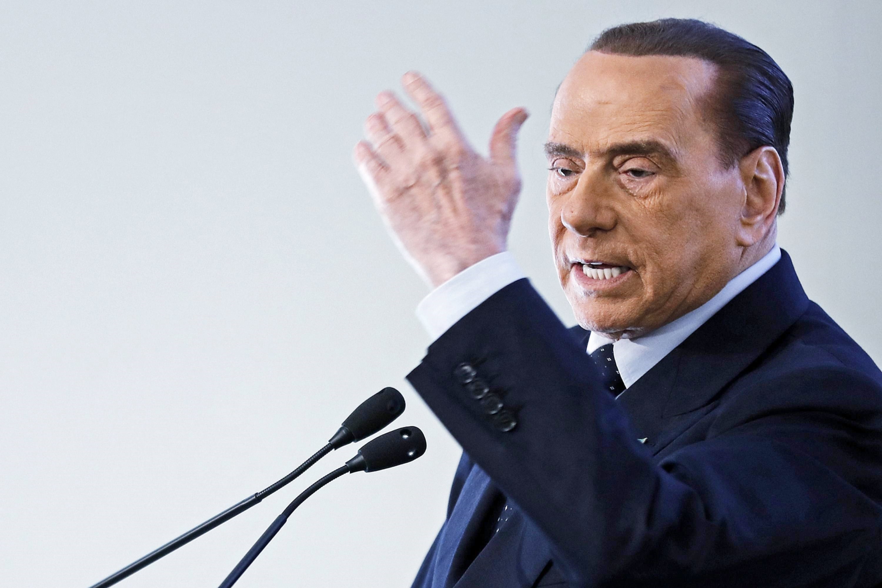 Berlusconi quiere que Italia contrate a tres millones de jóvenes desempleados