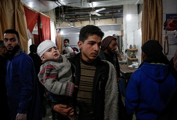 Bombardeos en Siria dejan casi 200 muertos, entre ellos 57 niños