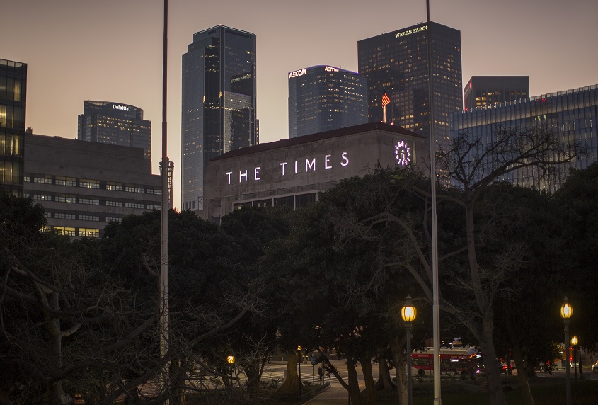 Multimillonario sudafricano compra el diario Los Angeles Times por 500 mdd