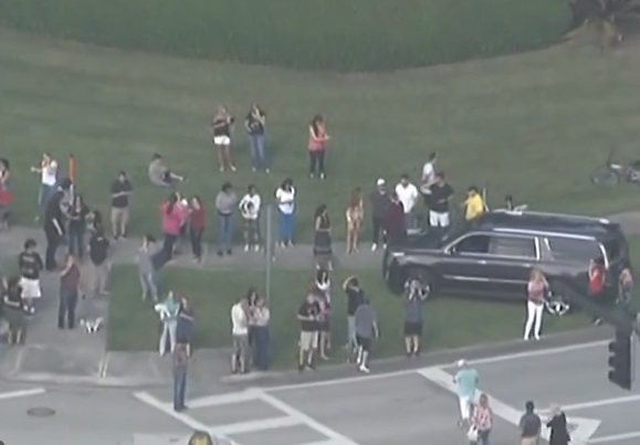 Autoridades investigan un posible tiroteo en escuela secundaria de Florida