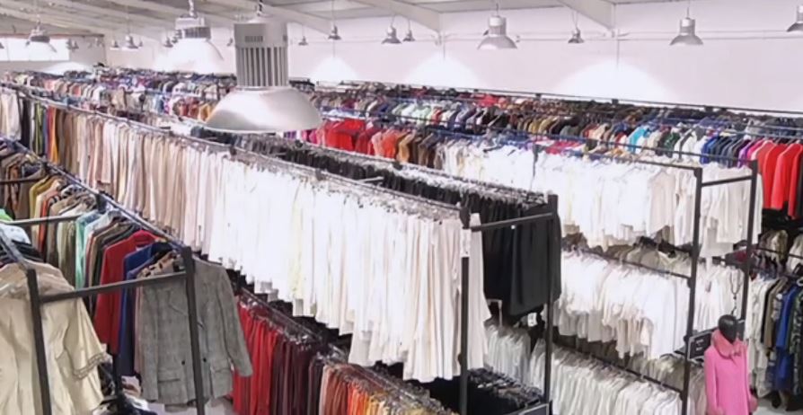 El almacén de trajes más grande de Europa está cerca de Madrid