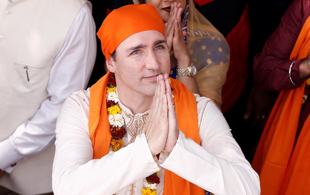 Justin Trudeau causa sensación al visitar el Templo Dorado en India