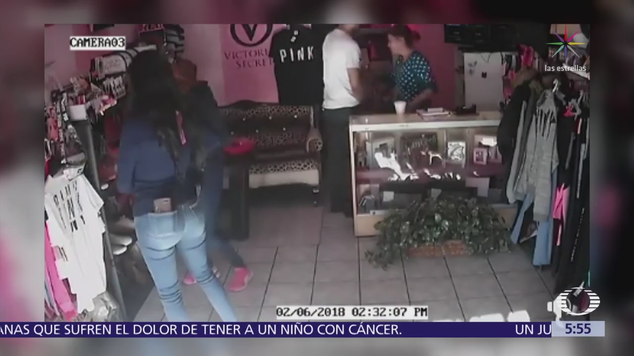 Un hombre armado y dos mujeres asaltan negocio de ropa en Tijuana