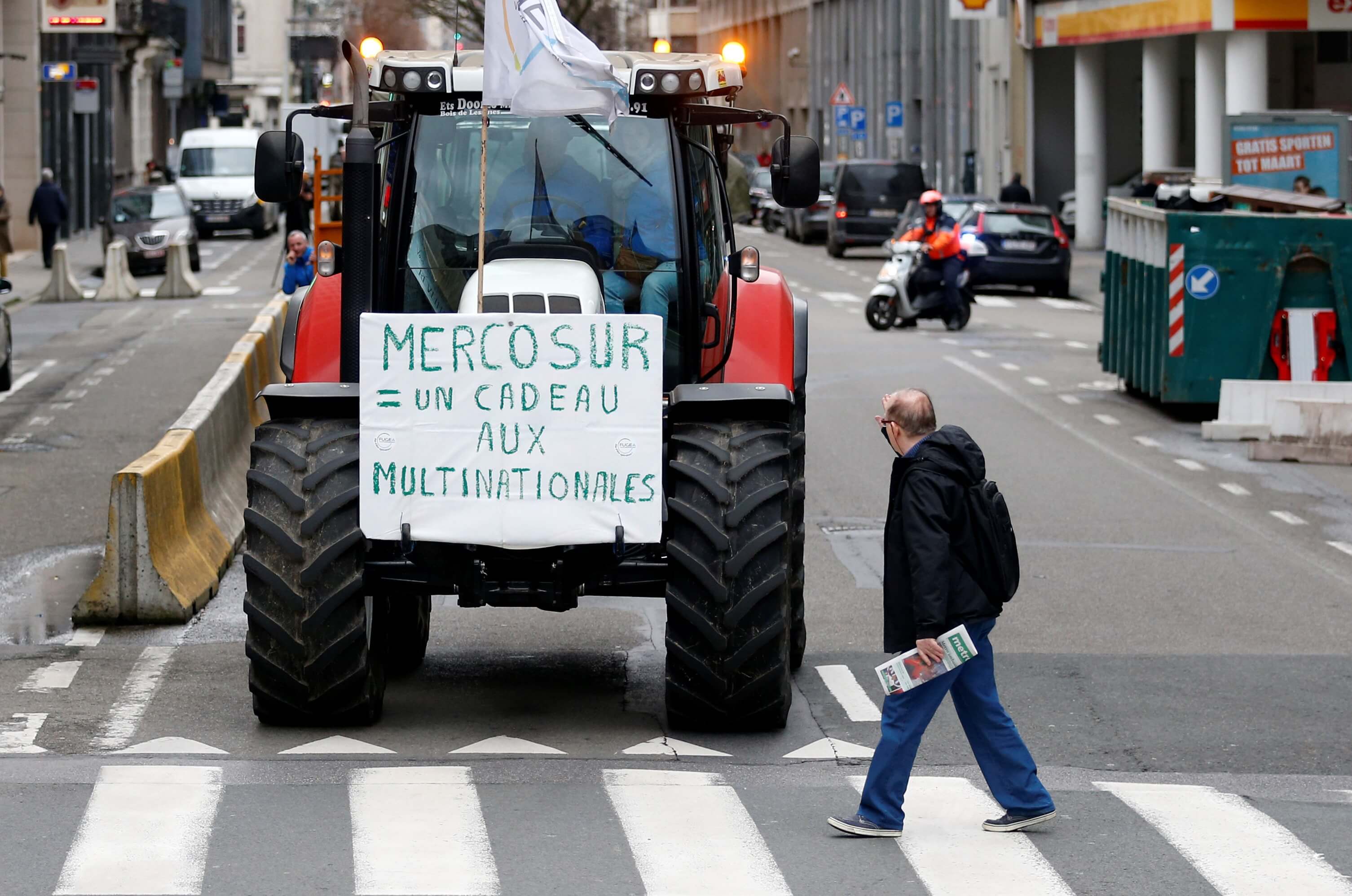 Unión Europea y Mercosur concluyen conversaciones comerciales entre protestas