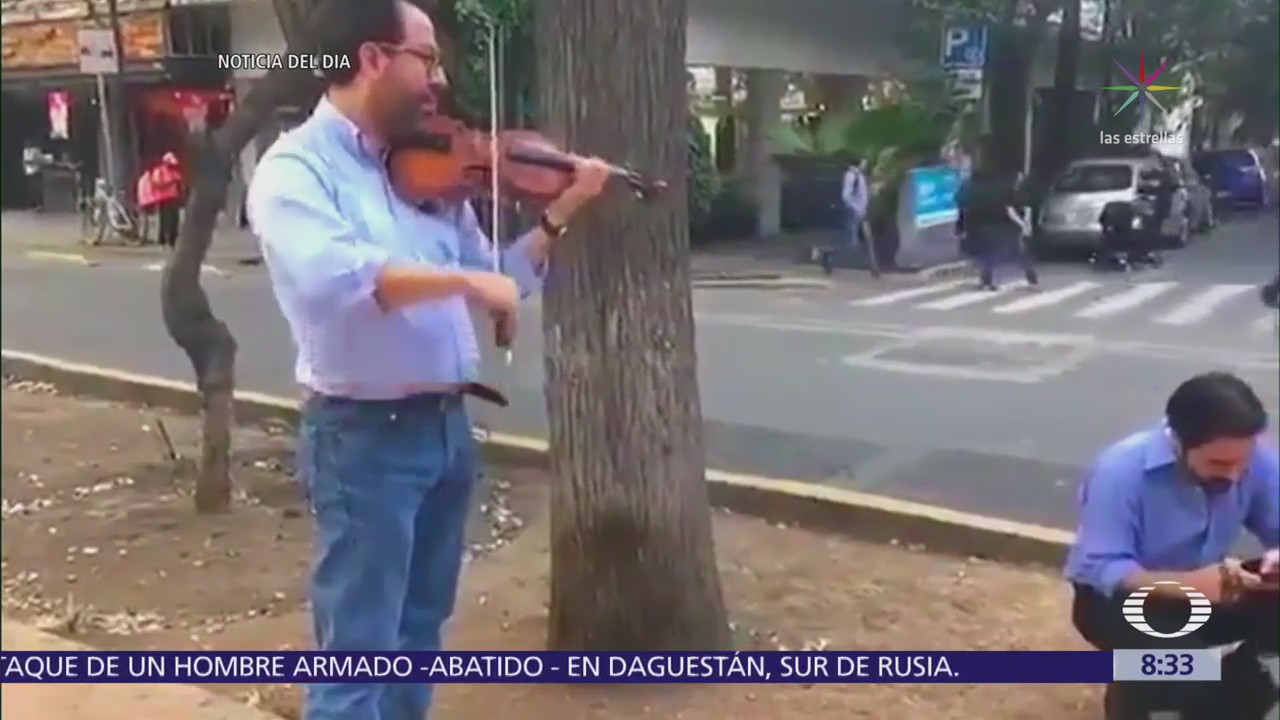 Violinista toca durante el sismo del 16 de febrero en CDMX