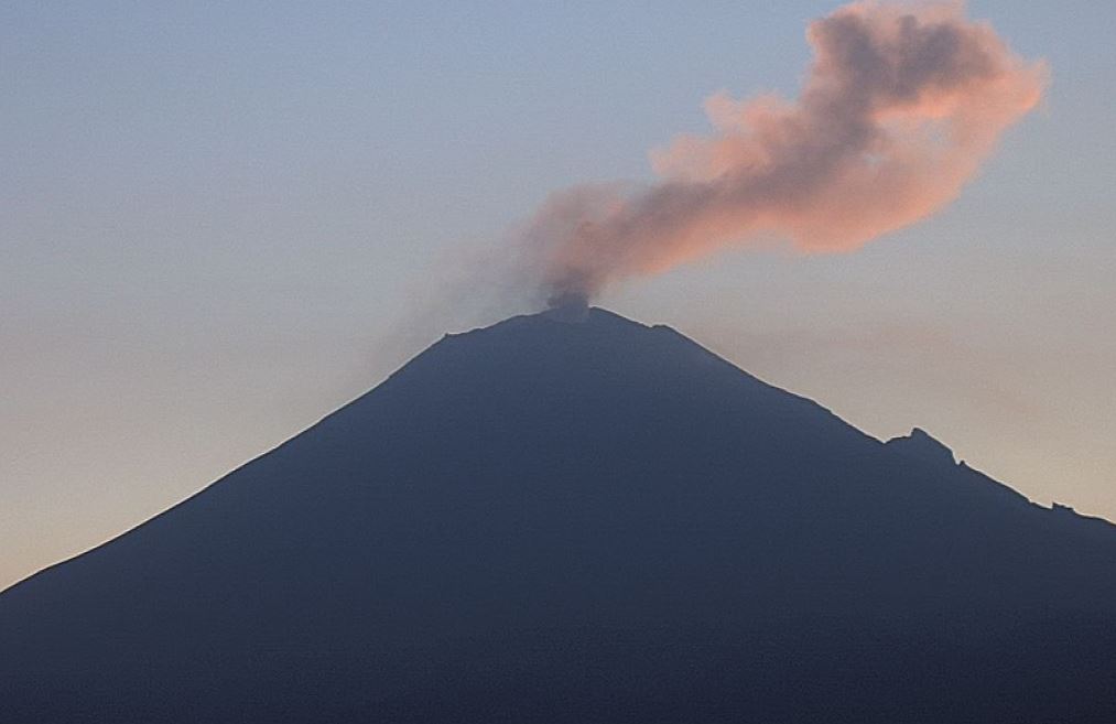 Volcán Popocatépetl emite 115 exhalaciones de baja intensidad