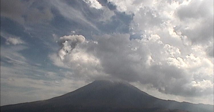Monitoreo registra 51 exhalaciones leves del Popocatépetl