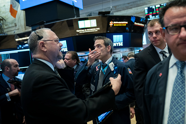 Wall Street cae por los débiles reportes de compañías