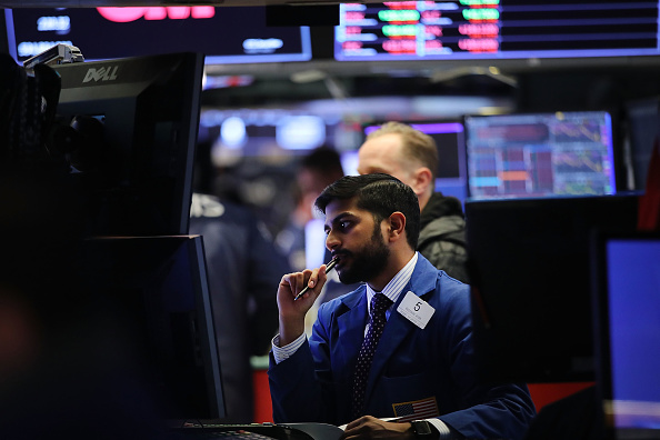 Wall Street vuelve a desplomarse tras repunte matutino