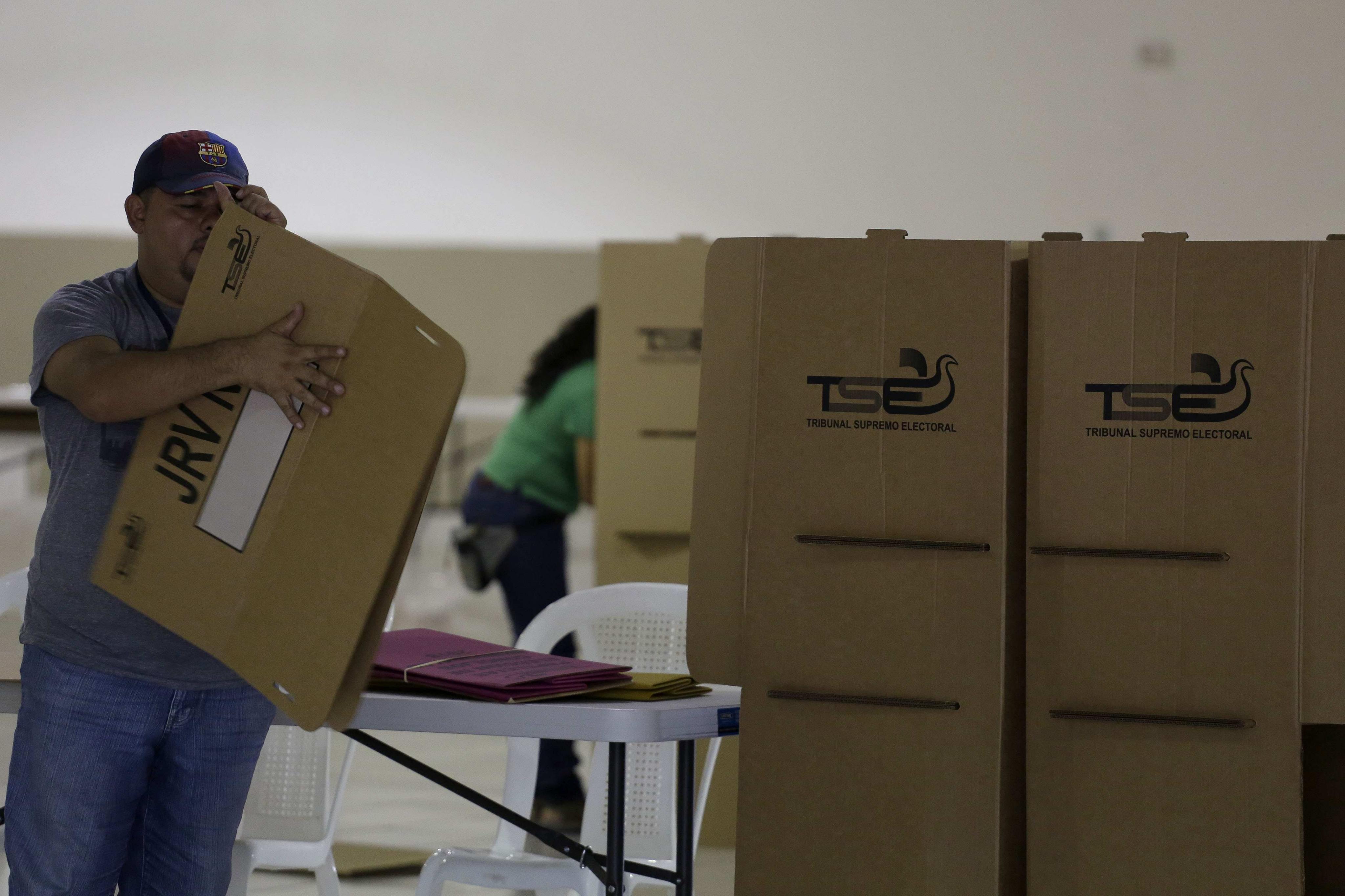 Abren centros de votación para elegir diputados y alcaldes en El Salvador