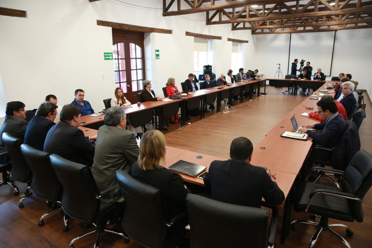 Colombia y ELN retoman la negociación de paz al sureste de Quito