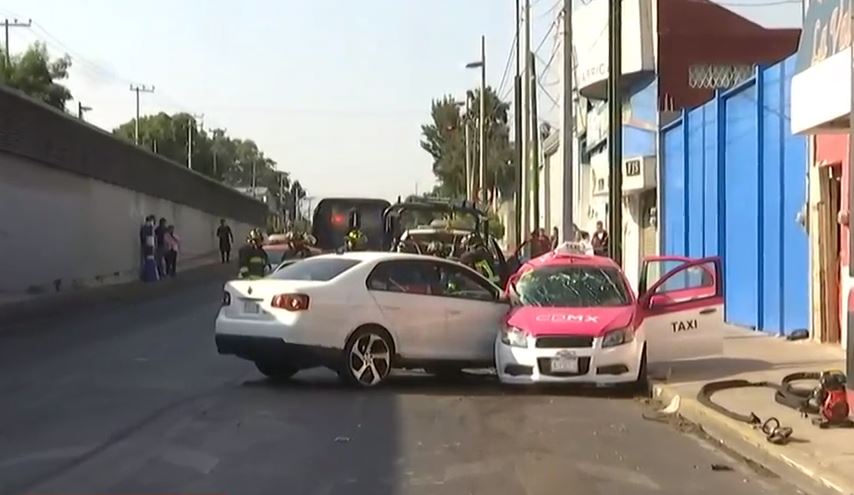 Mueren tres personas en accidente automovilístico en Iztapalapa