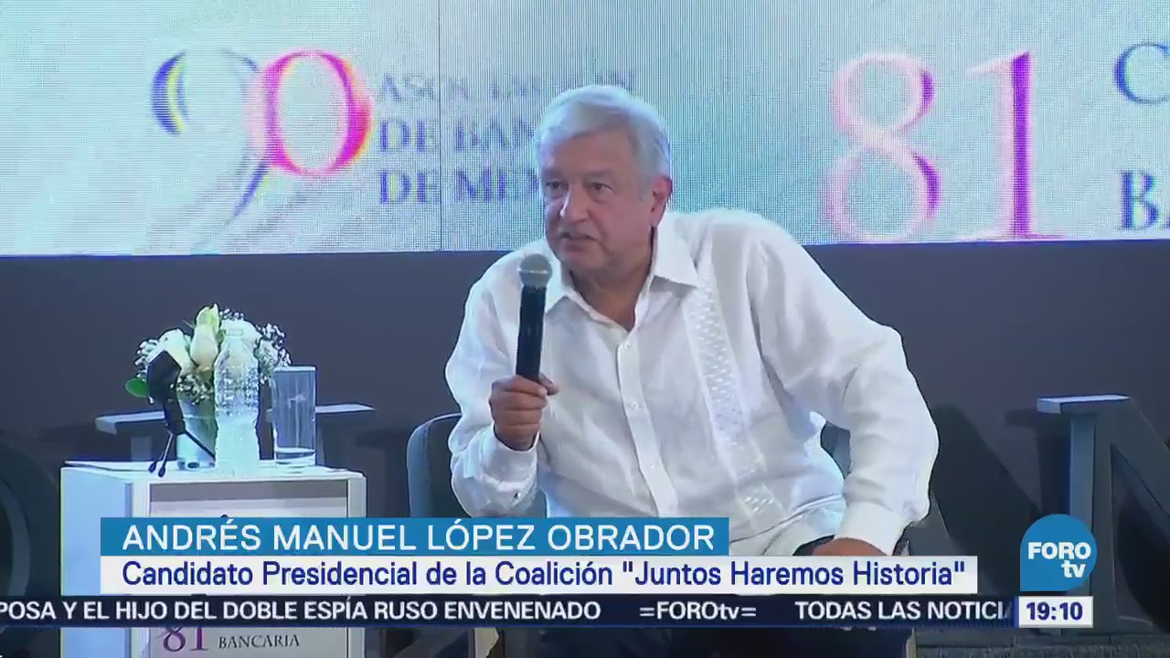 Andrés Manuel López Obrador acude a la Convención Bancaria