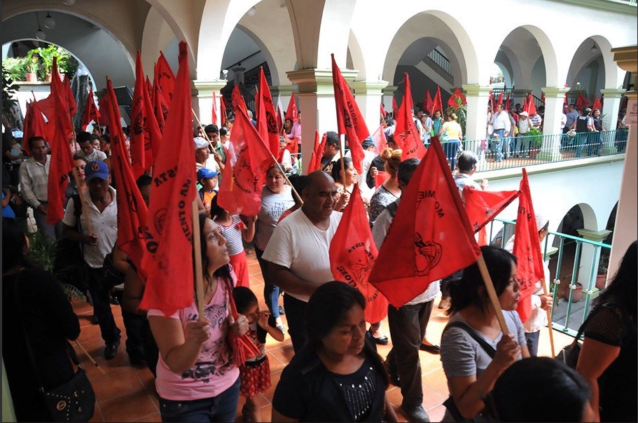 Antorchistas toman palacio municipal de Xalapa, Veracruz