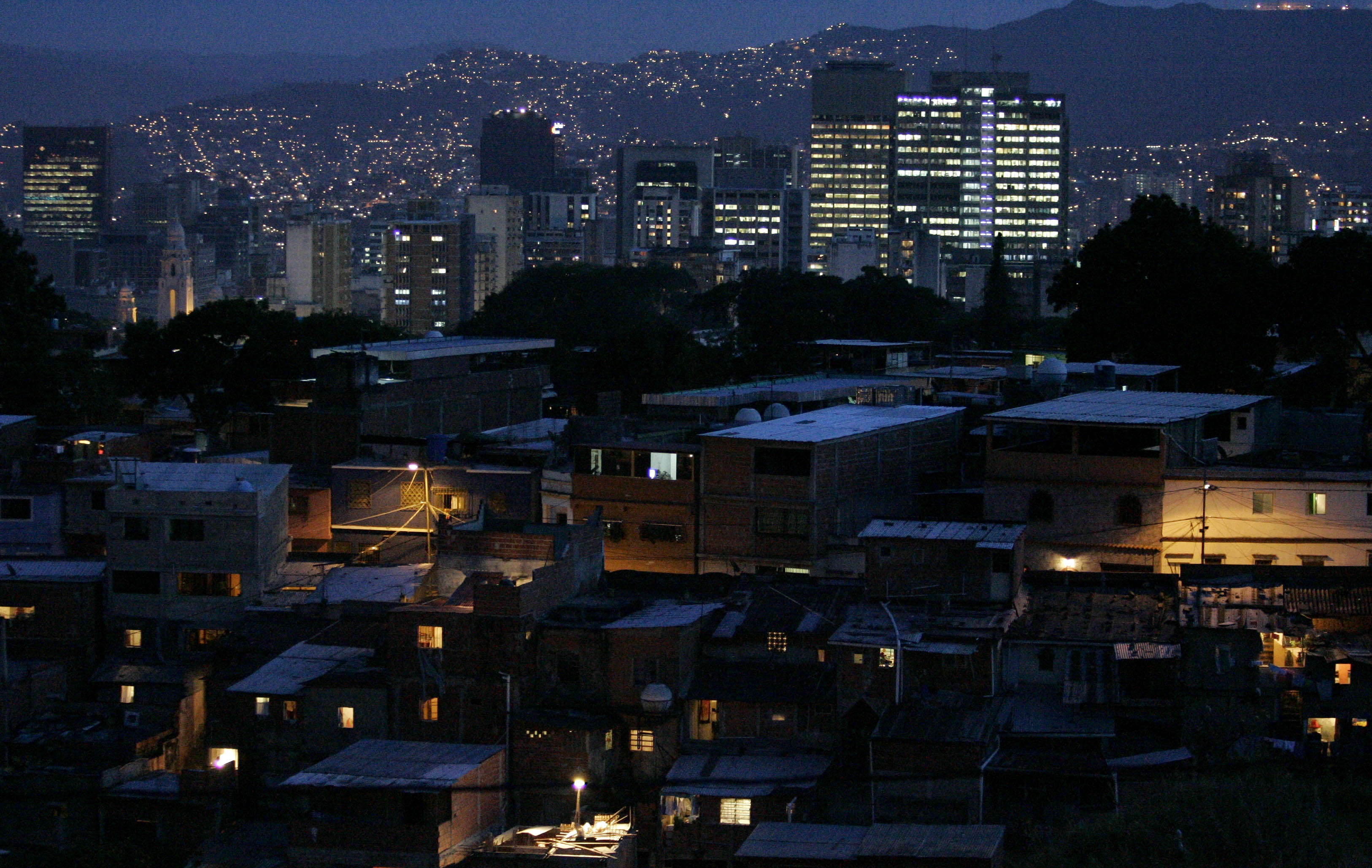 Aplican racionamiento eléctrico en cuatro estados de Venezuela