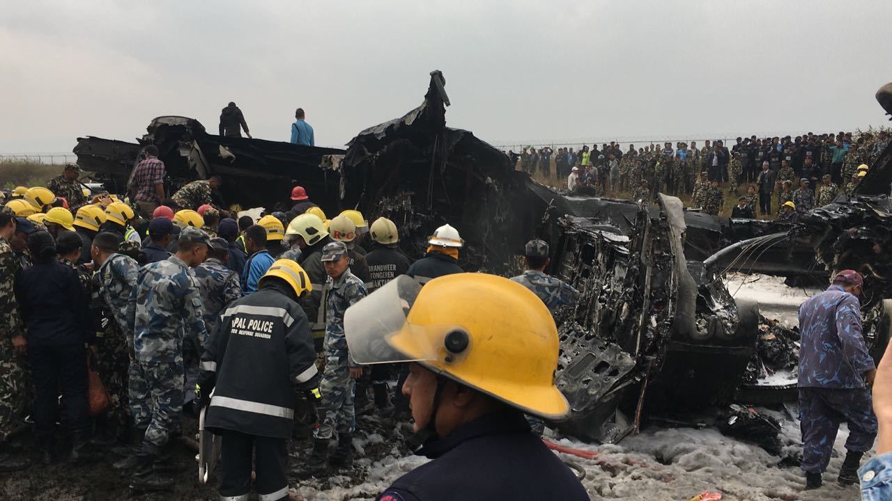 Al menos 38 muertos y 23 heridos deja accidente aéreo en Katmandú