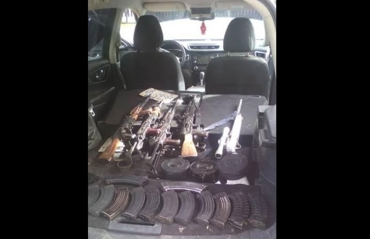 Aseguran vehículo robado con armamento en Culiacán, Sinaloa