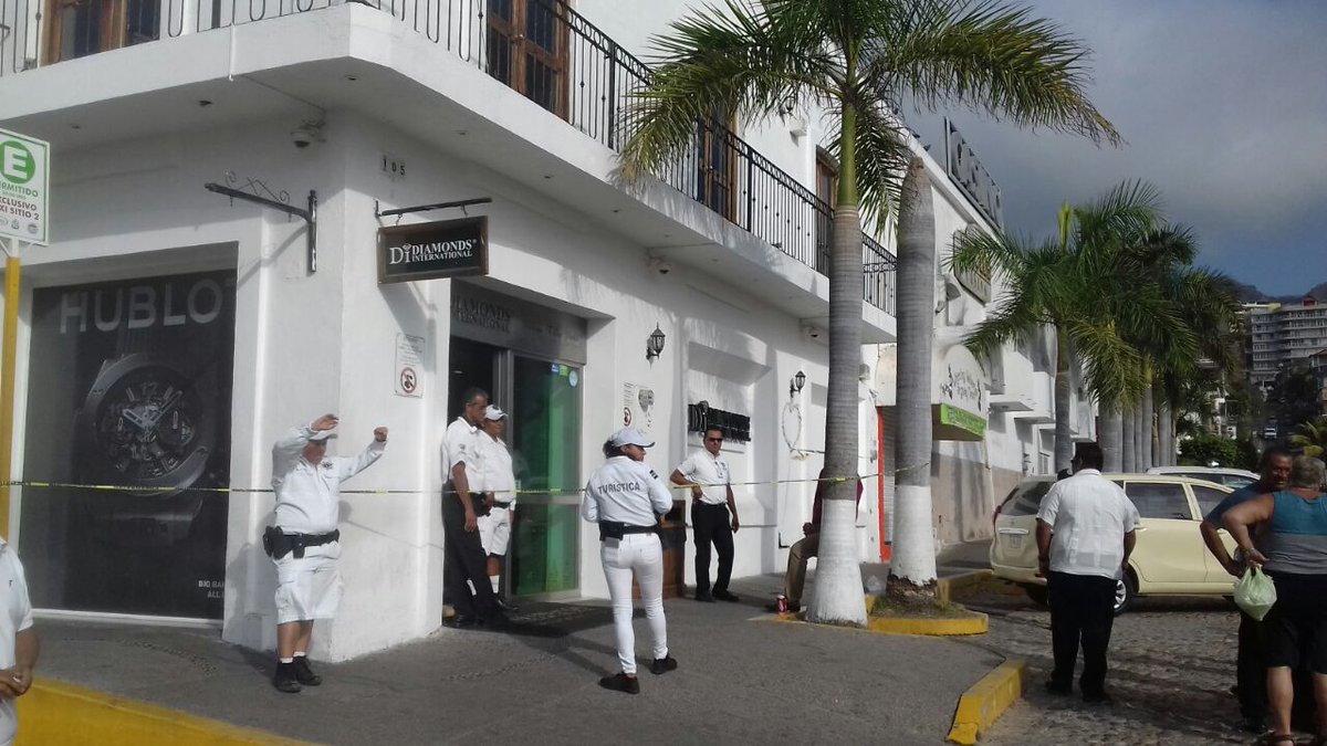 Investigan robos simultáneos a joyerías en Puerto Vallarta, Jalisco
