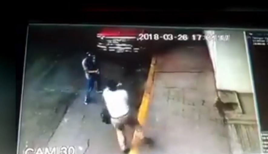Cámaras de seguridad captan asalto a hombre en Polanco, CDMX. (Noticieros Televisa)