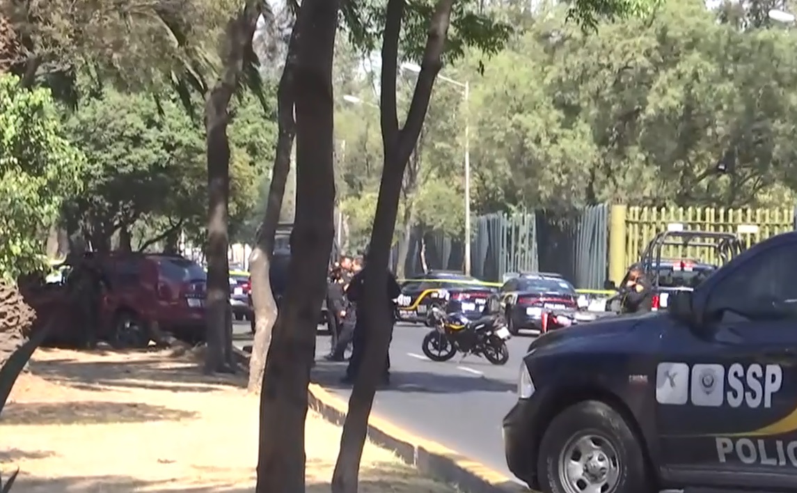 Mueren dos asaltantes tras robar una camioneta en San Juan de Aragón