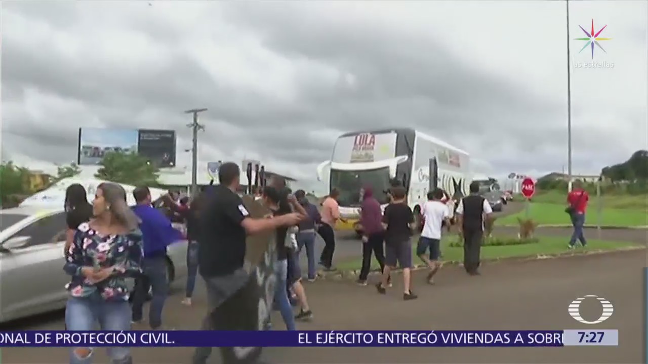 Atacan autobús de la campaña de Lula da Silva en Brasil