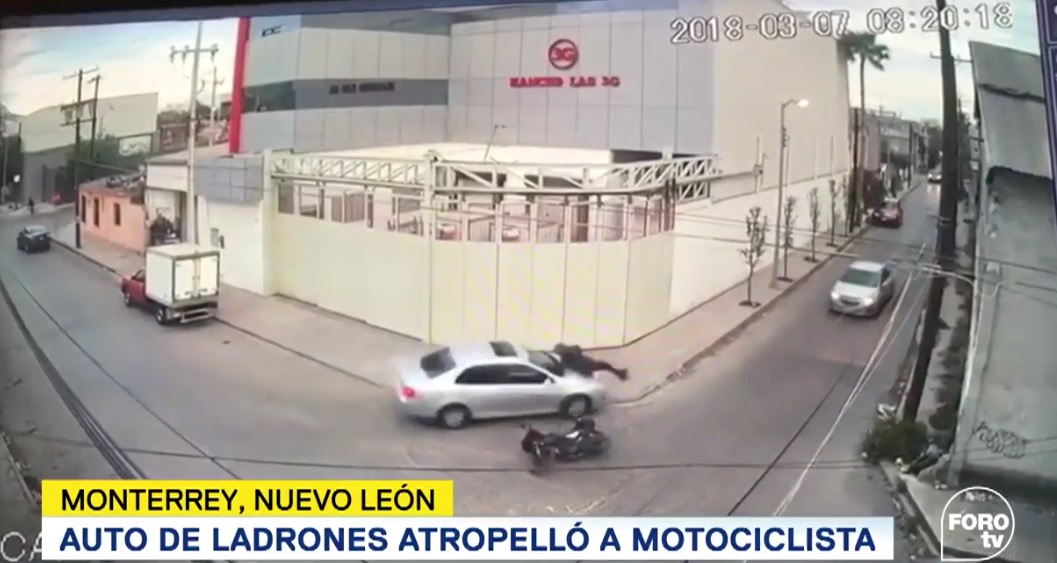 Durante persecución atropellan a motociclista en Monterrey, NL