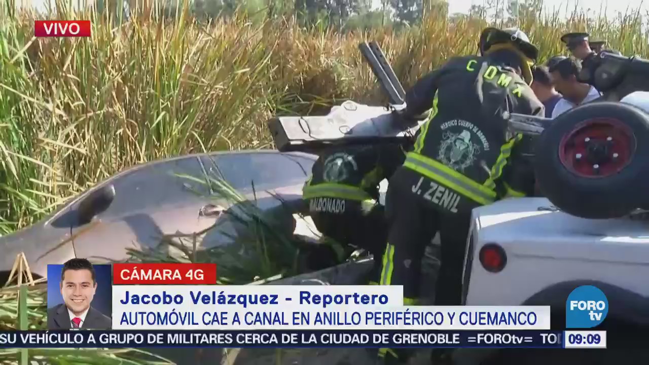 Automóvil cae a canal de Anillo Periférico y Cuemanco