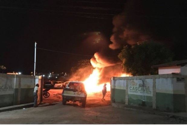 Decenas de vehículos incendiados en el noreste de Brasil