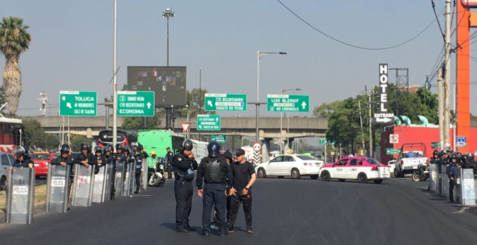 Vecinos de Pantitlán bloquean la calzada Ignacio Zaragoza, CDMX