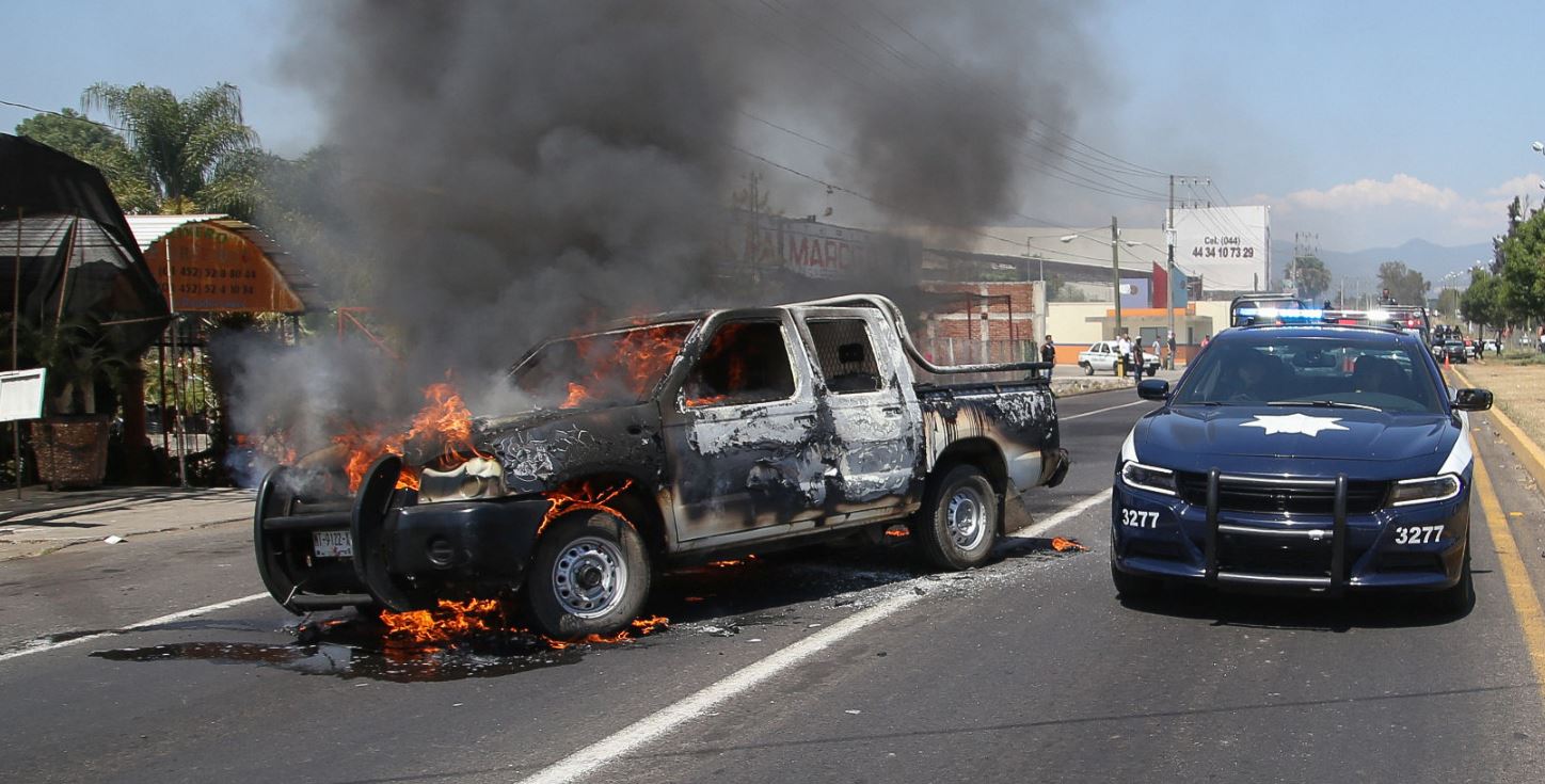 Más de 20 fueron detenidos por bloqueos y quema de vehículos en Michoacán. (EFE)