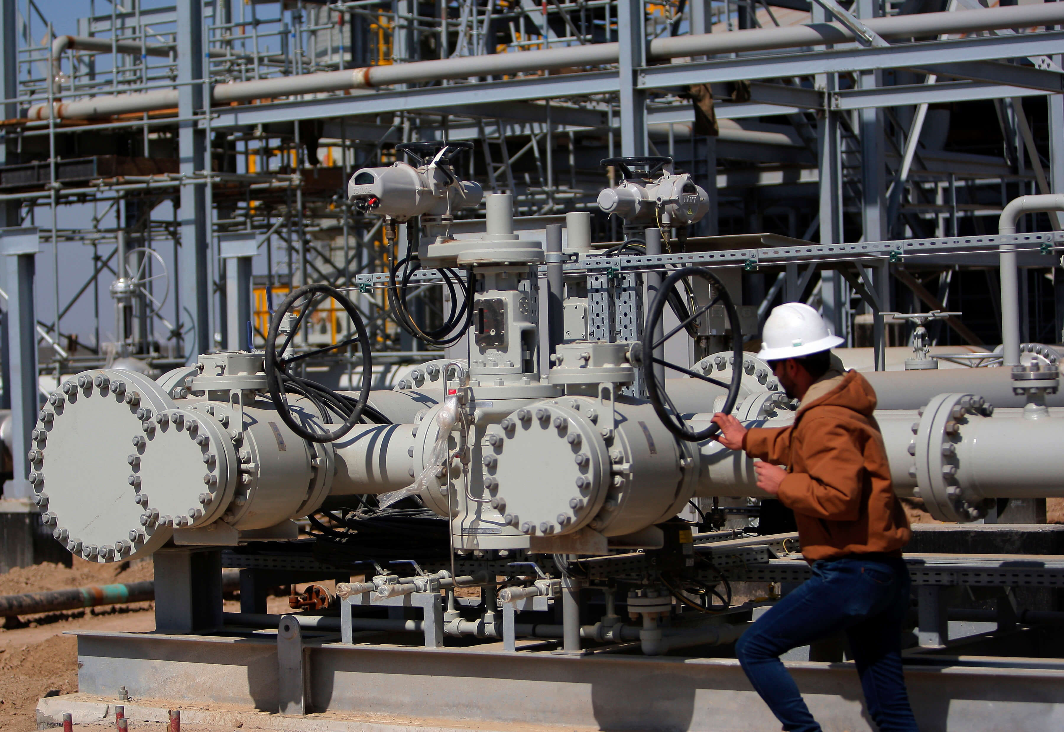 Parlamento de Irak vota a favor de crear compañía nacional petrolera
