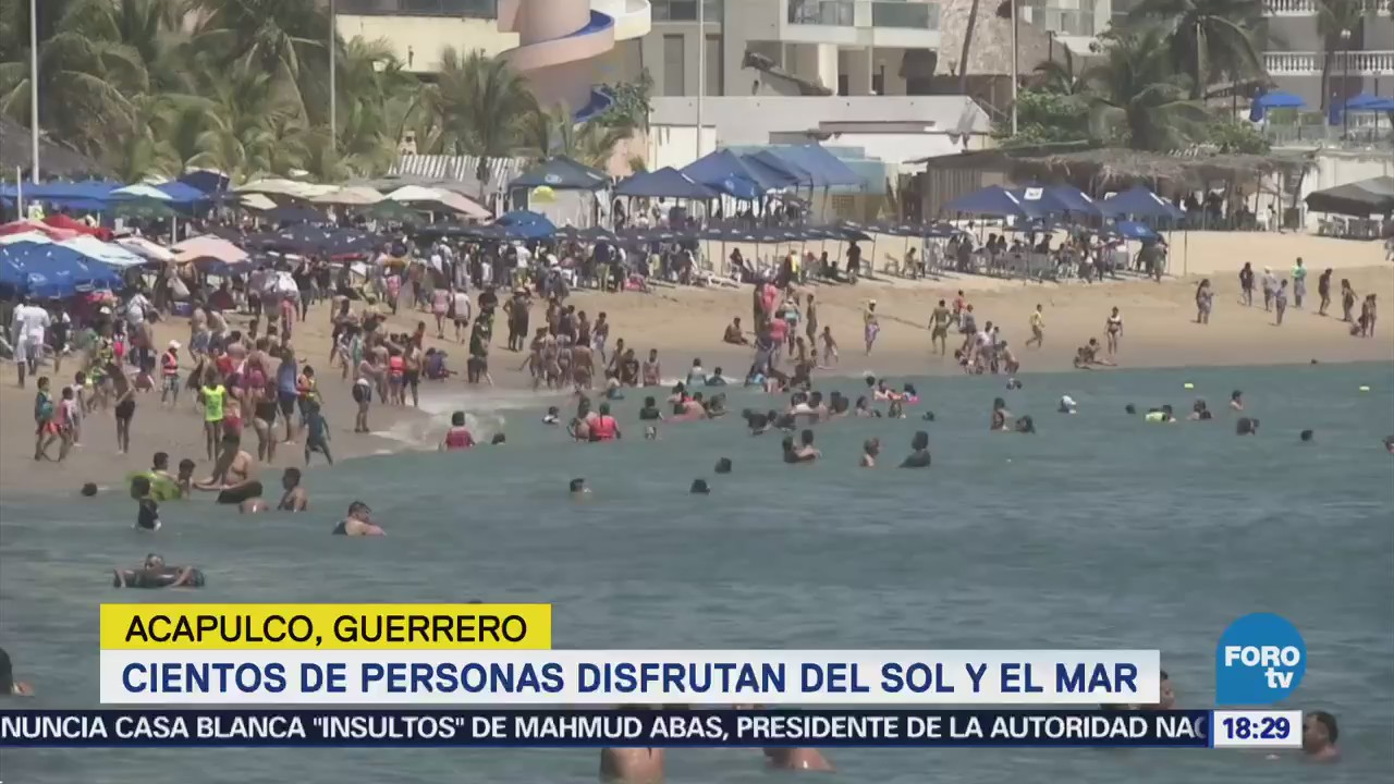 Turistas Disfrutan Altas Temperaturas Playas Acapulco